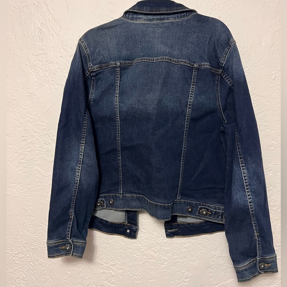 Torrid Medium Wash Denim Trucker Jacket BNWT Size 2 - Picture 5 of 10